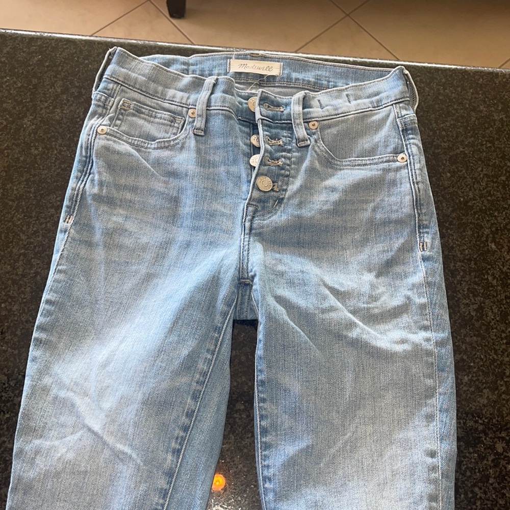 Baby light blue favorite jeans ,, sad to say goodbye but ass got fat 😋! 👺